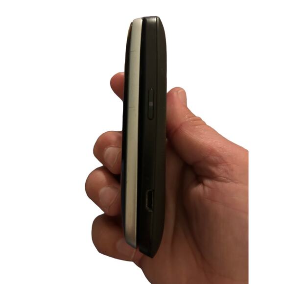 Alcatel One Touch 2017B Flip Phone Black Silver - Picture 4 of 5